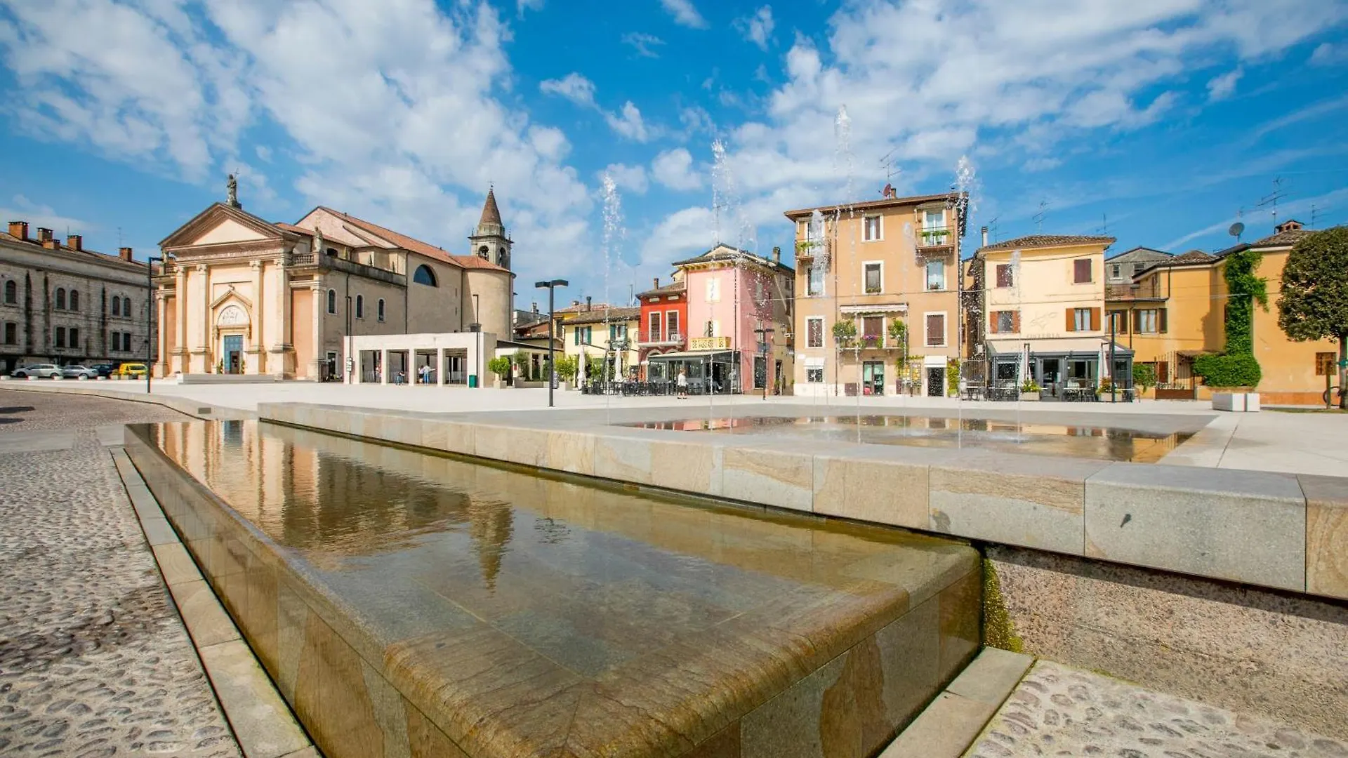 Una Meta Tra Gli Ulivi - Happy Rentals Peschiera del Garda Italy