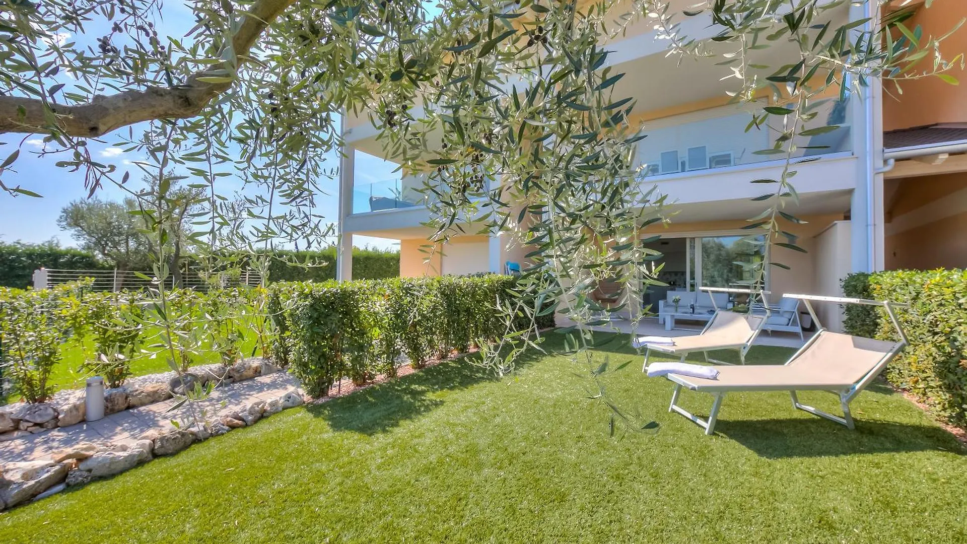 Una Meta Tra Gli Ulivi - Happy Rentals Peschiera del Garda Apartment